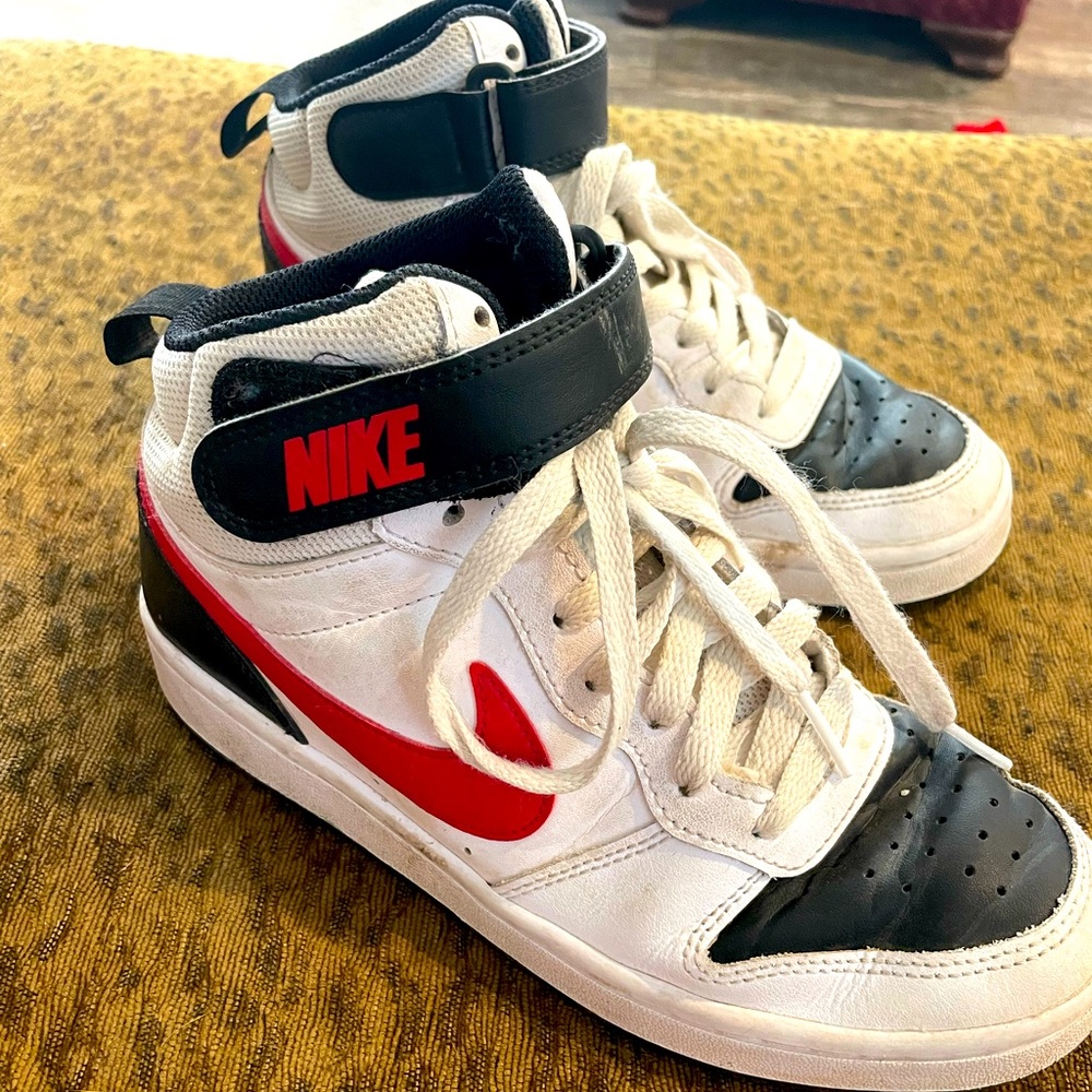 Nike Court Sneaker Kids Size 4.5